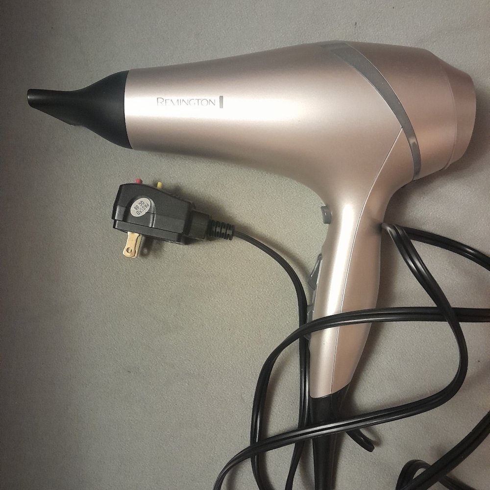 Remington Hair Dryer in Metallic Silver and Black